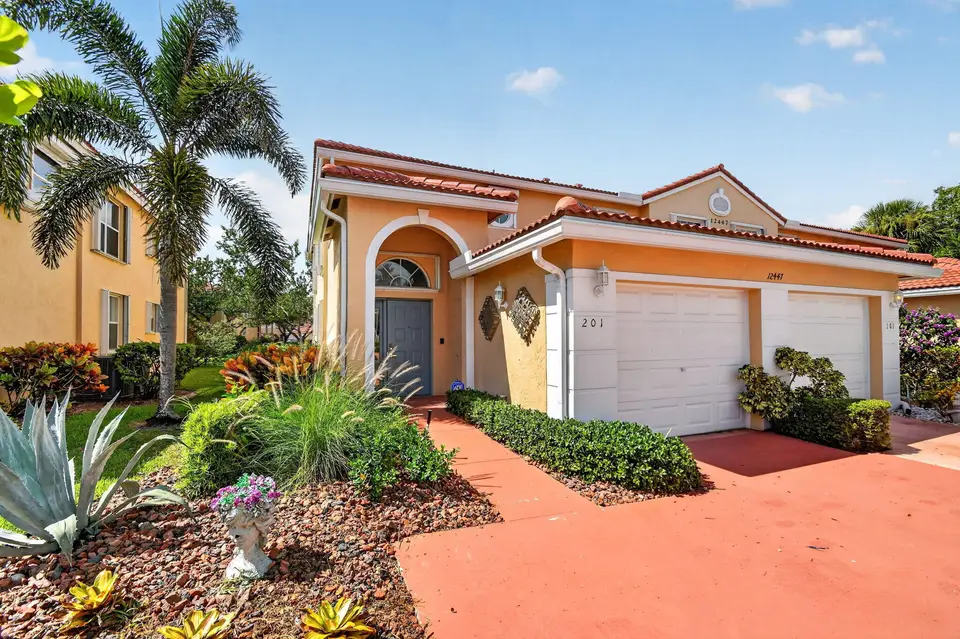 12447 Crystal Pointe Drive 201, Boynton Beach, FL 33437
