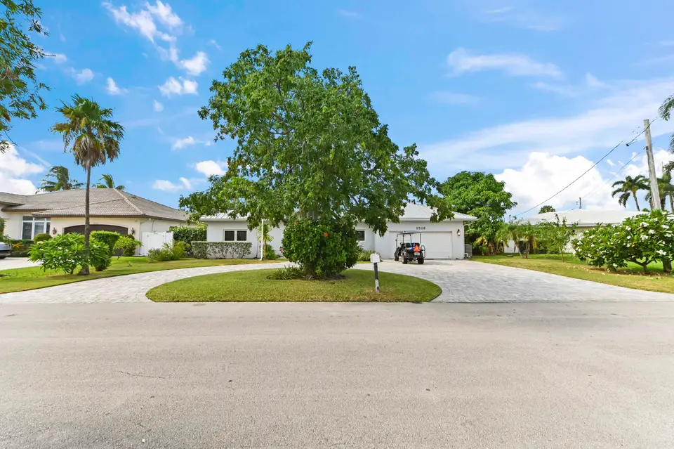 1516 SE 10TH Street, Deerfield Beach, FL 33441