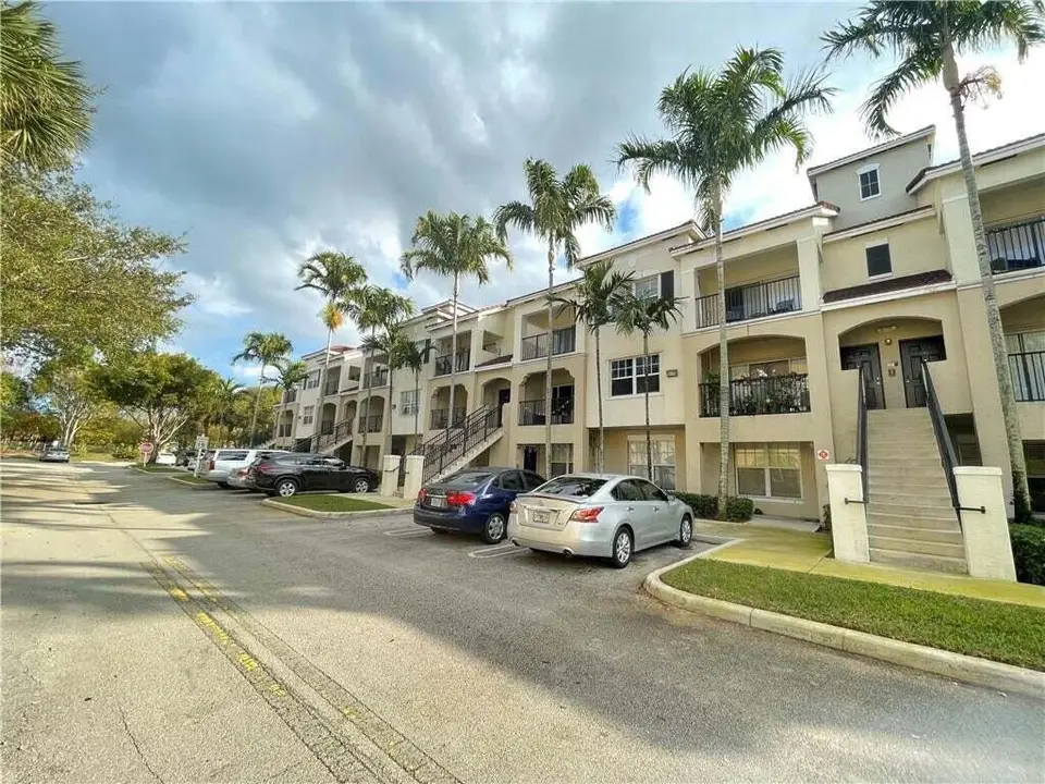 5820 W Sample Road 305, Coral Springs, FL 33063