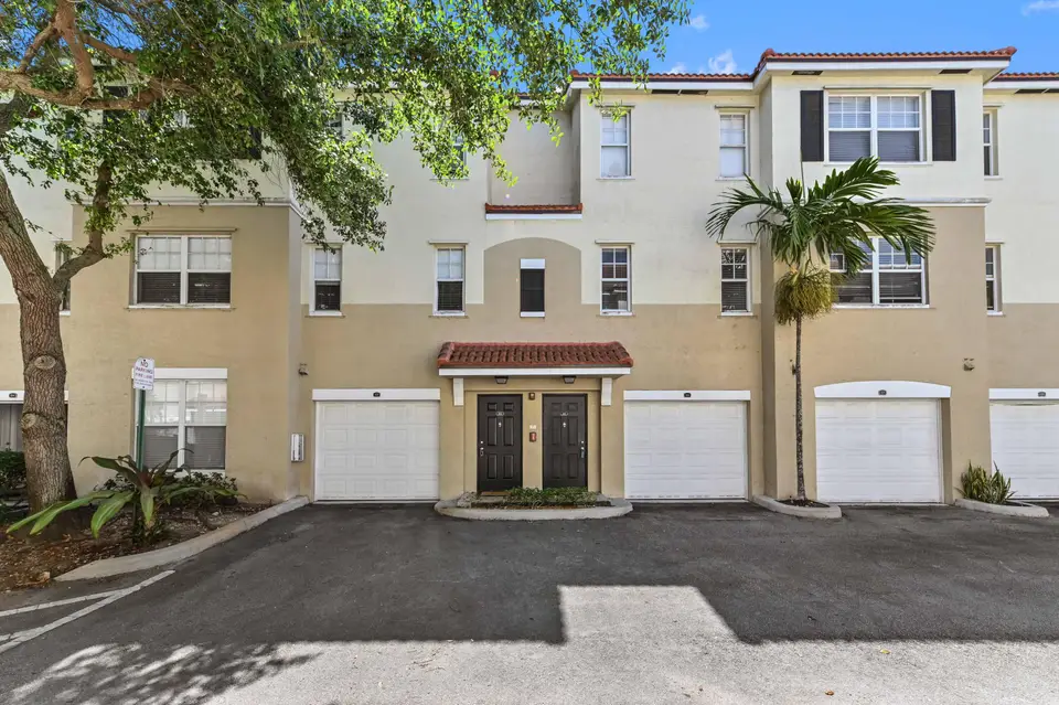 6020 W Sample Road 204, Coral Springs, FL 33067