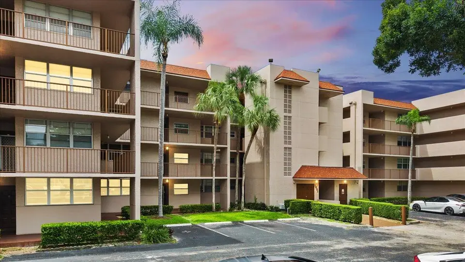 1831 Sabal Palm Drive 403, Davie, FL 33324