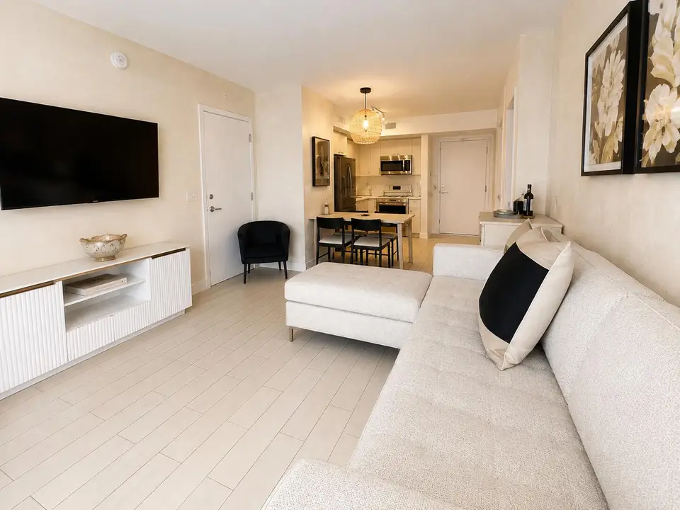 2602 E HALLANDALE BEACH Boulevard R403, Hallandale Beach, FL 33009