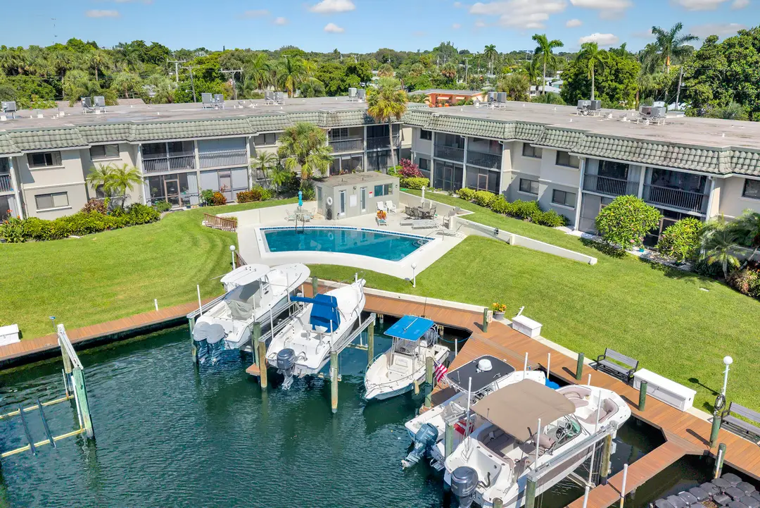 326 Northlake Drive 201, North Palm Beach, FL 33408
