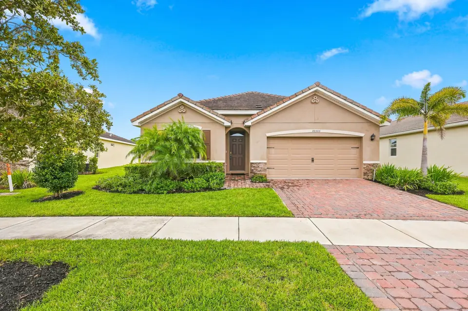 10505 SW Toren Way, Port St. Lucie, FL 34987
