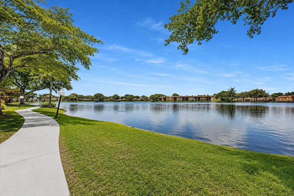 412 BRIARWOOD Circle 412, Hollywood, FL 33024