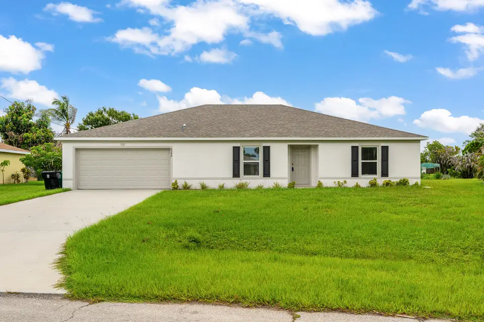 2386 SE Manor Avenue, Port St. Lucie, FL 34952