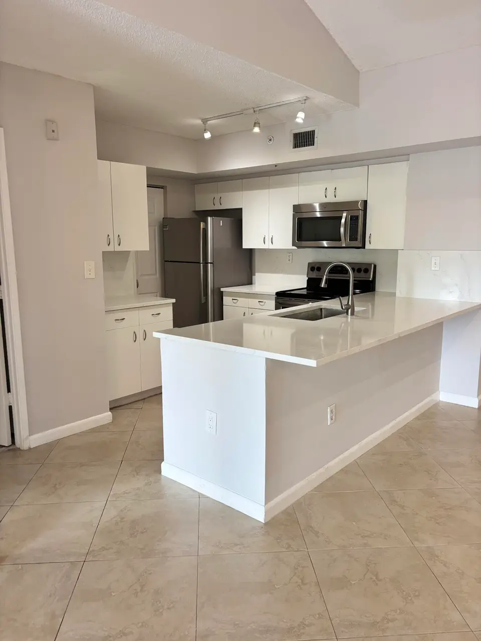 2640 S UNIVERSITY Drive 305, Davie, FL 33328