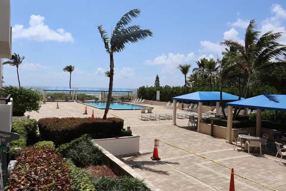 2000 S OCEAN Boulevard LG, Lauderdale-By-The-Sea, FL 33062