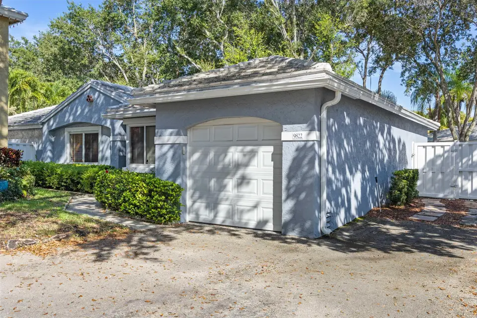 9822 NW 2ND Court, Plantation, FL 33324