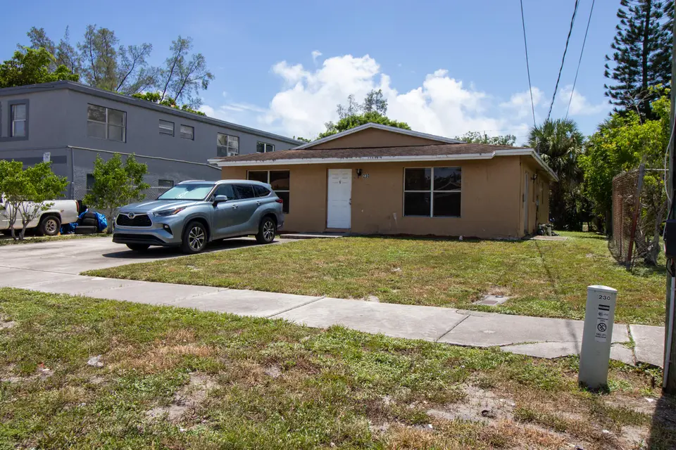 230 SW 8TH Street, Deerfield Beach, FL 33441