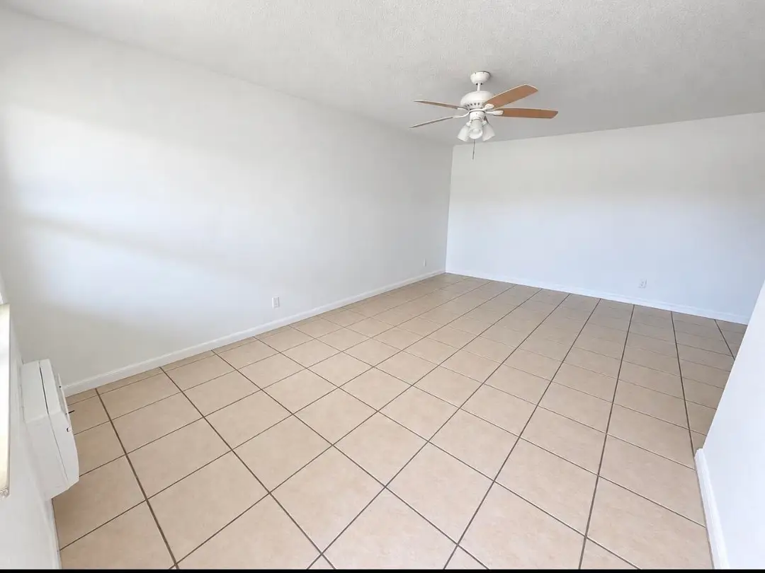 701 SE 15TH Street 8, Fort Lauderdale, FL 33316