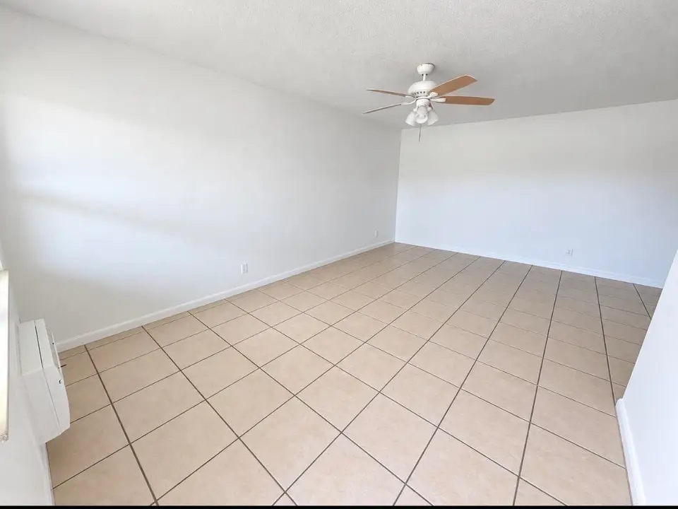 701 SE 15TH Street 8, Fort Lauderdale, FL 33316