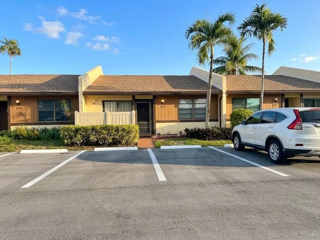 535 BANKS Road 2-521, Margate, FL 33063