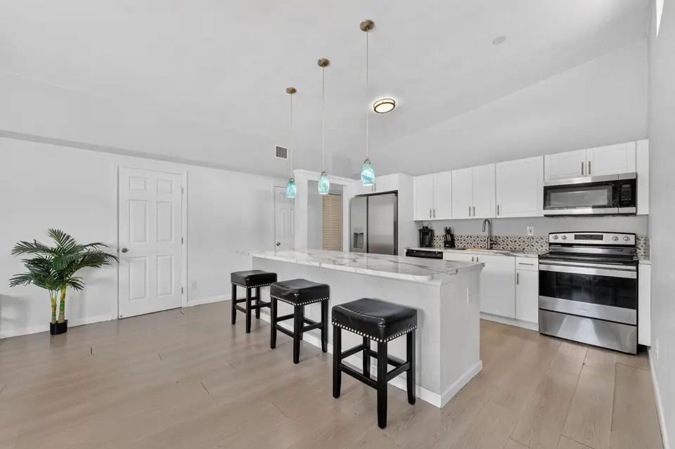 910 NW 17TH Avenue, Fort Lauderdale, FL 33311