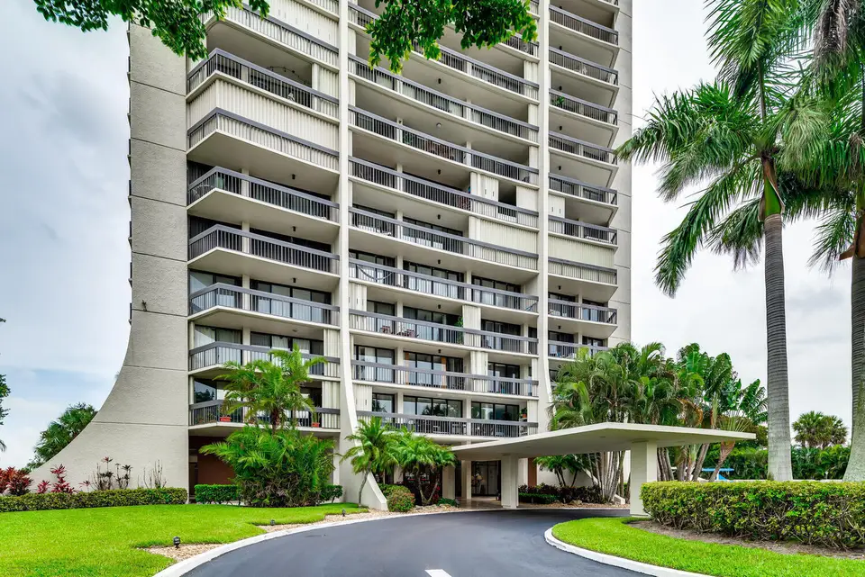 2000 PRESIDENTIAL Way 603, West Palm Beach, FL 33401