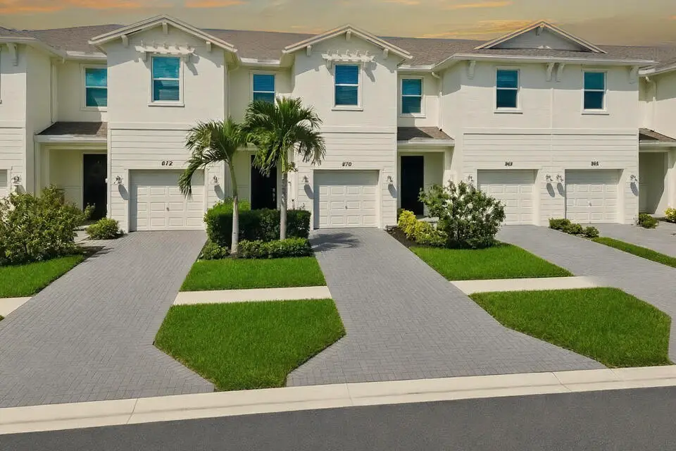 870 SE Grovebush Lane, Port St. Lucie, FL 34984
