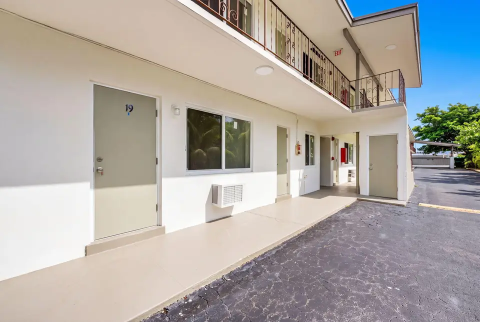 60 NW 79TH Street 19, Miami, FL 33150
