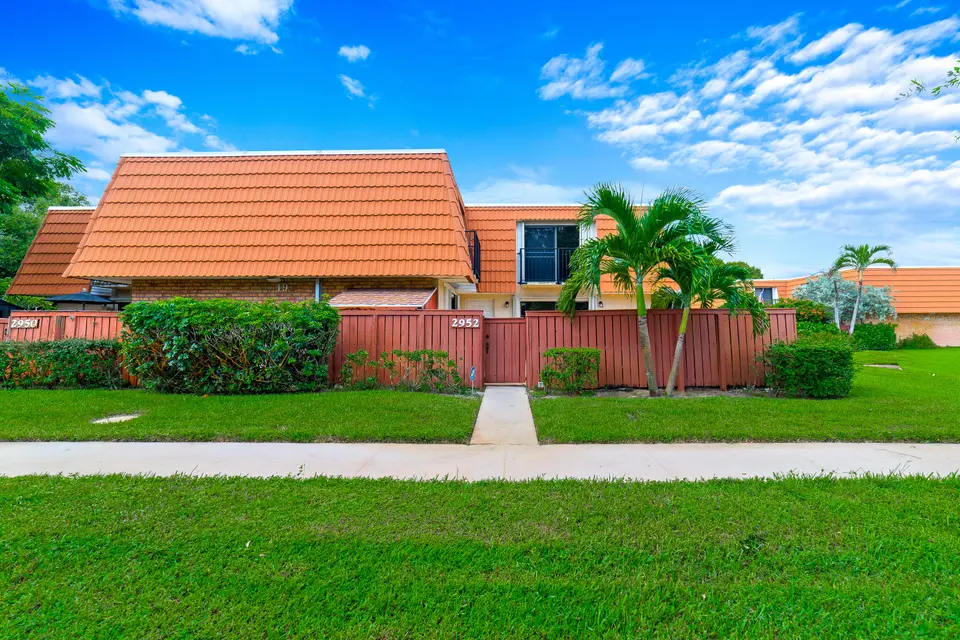 2952 SW 12TH Street, Deerfield Beach, FL 33442