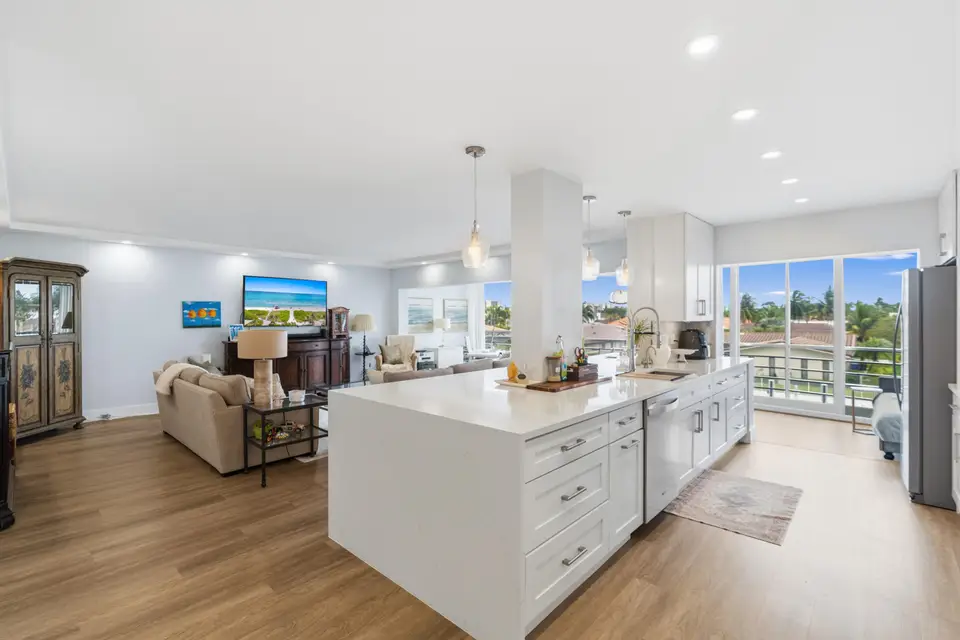 3050 NE 47TH Court 203, Fort Lauderdale, FL 33308
