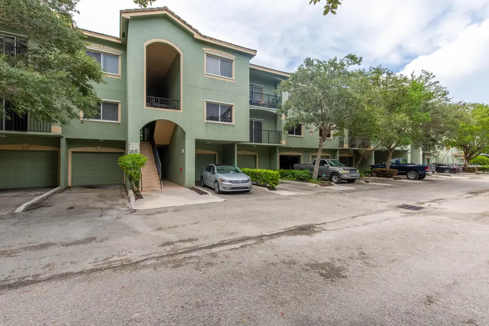 350 Crestwood Circle 203, Royal Palm Beach, FL 33411