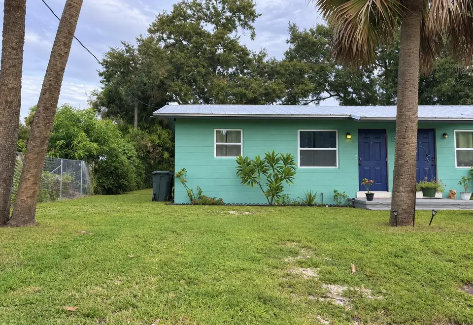 1112 AVENUE E A, Fort Pierce, FL 34950