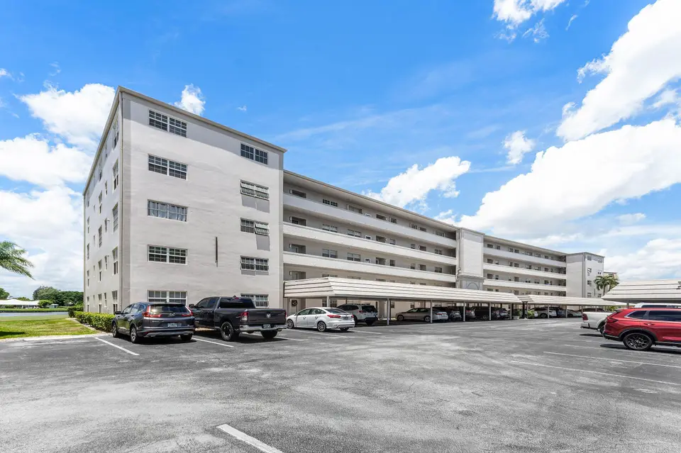 250 JOHN F KENNEDY Drive 204, Atlantis, FL 33462