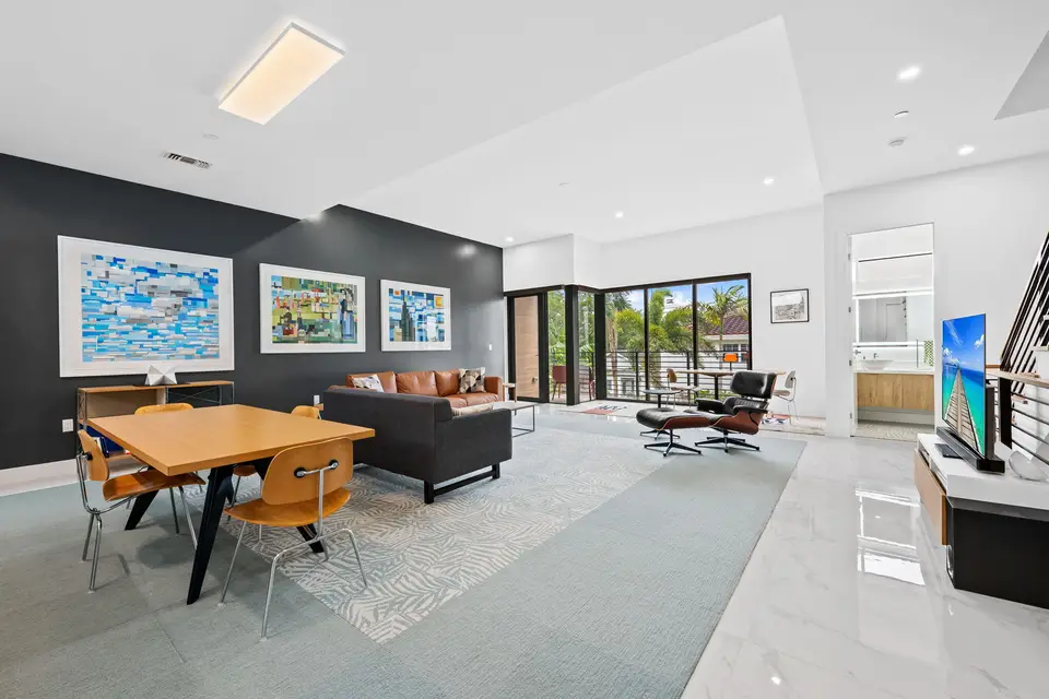 818 NE 2ND Street, Fort Lauderdale, FL 33301