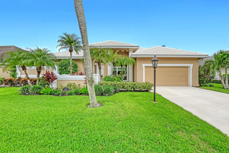 23 Windward Isle, Palm Beach Gardens, FL 33418