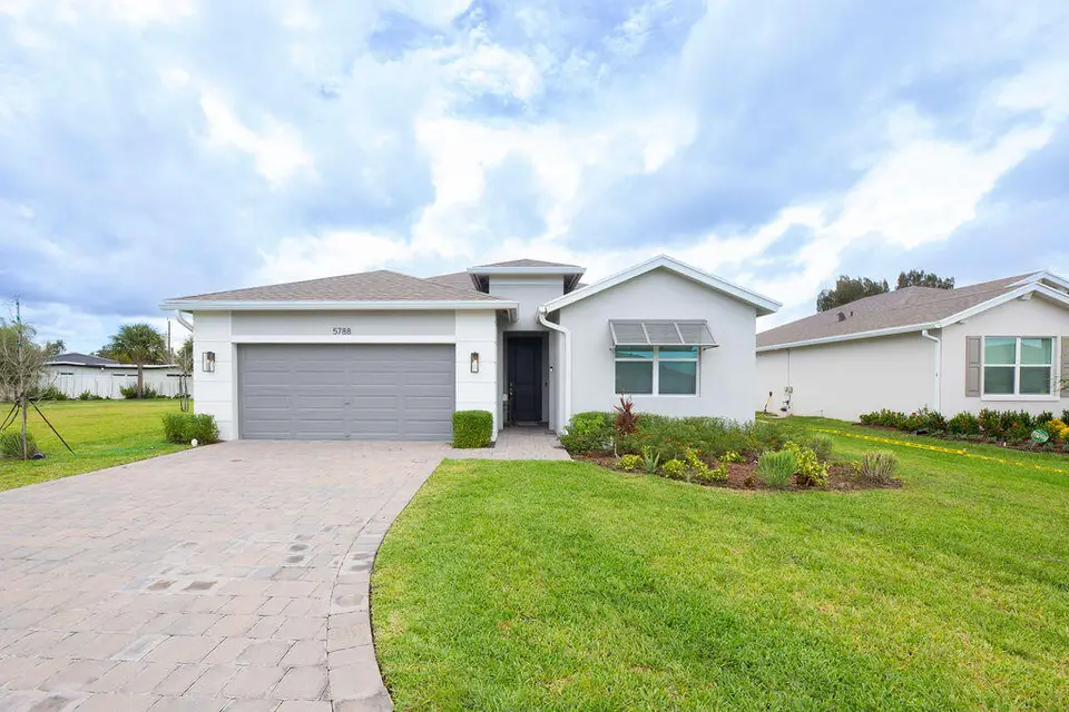 5788 SE SKYBLUE Circle, Stuart, FL 34997
