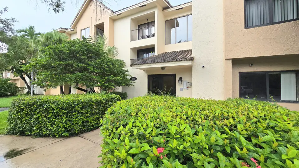 10001 W Atlantic Boulevard Unit 327, Coral Springs, FL 33071