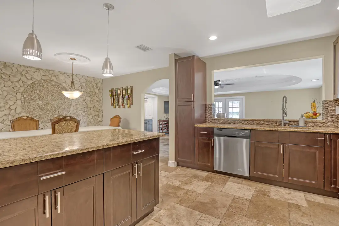 kitchentodining