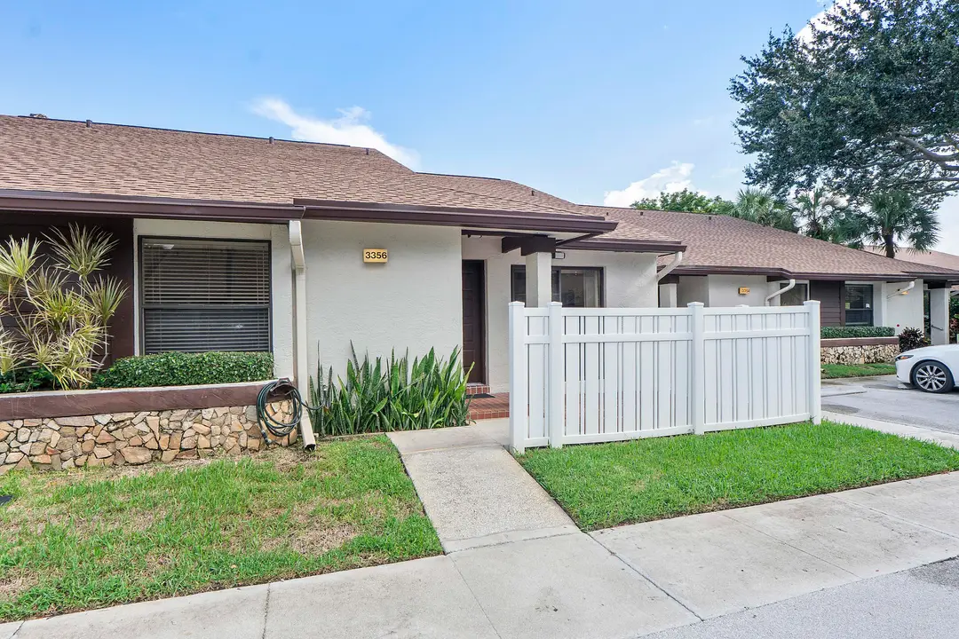 3356 Carambola Cir S_003