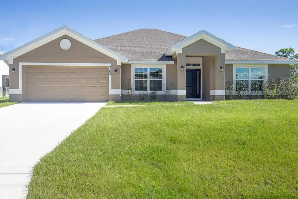 702 SE WALTERS Terrace, Port St. Lucie, FL 34983
