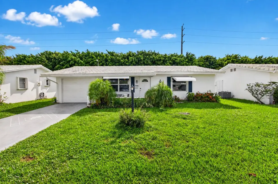 400 SW 8TH Place, Boynton Beach, FL 33426