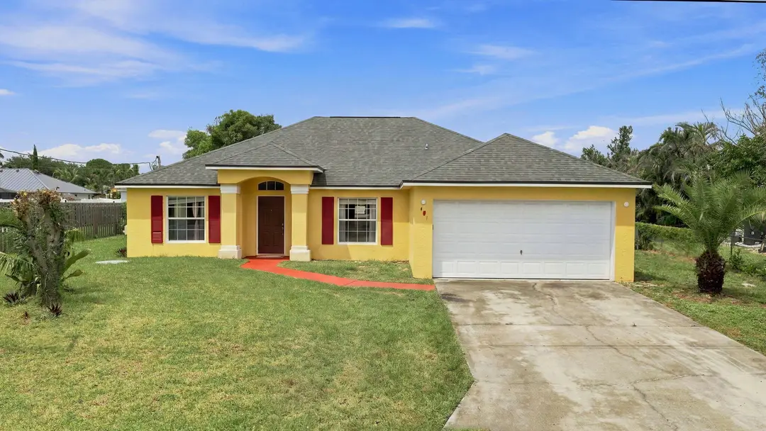 491 SW Namoit Place, Port St. Lucie, FL 34953