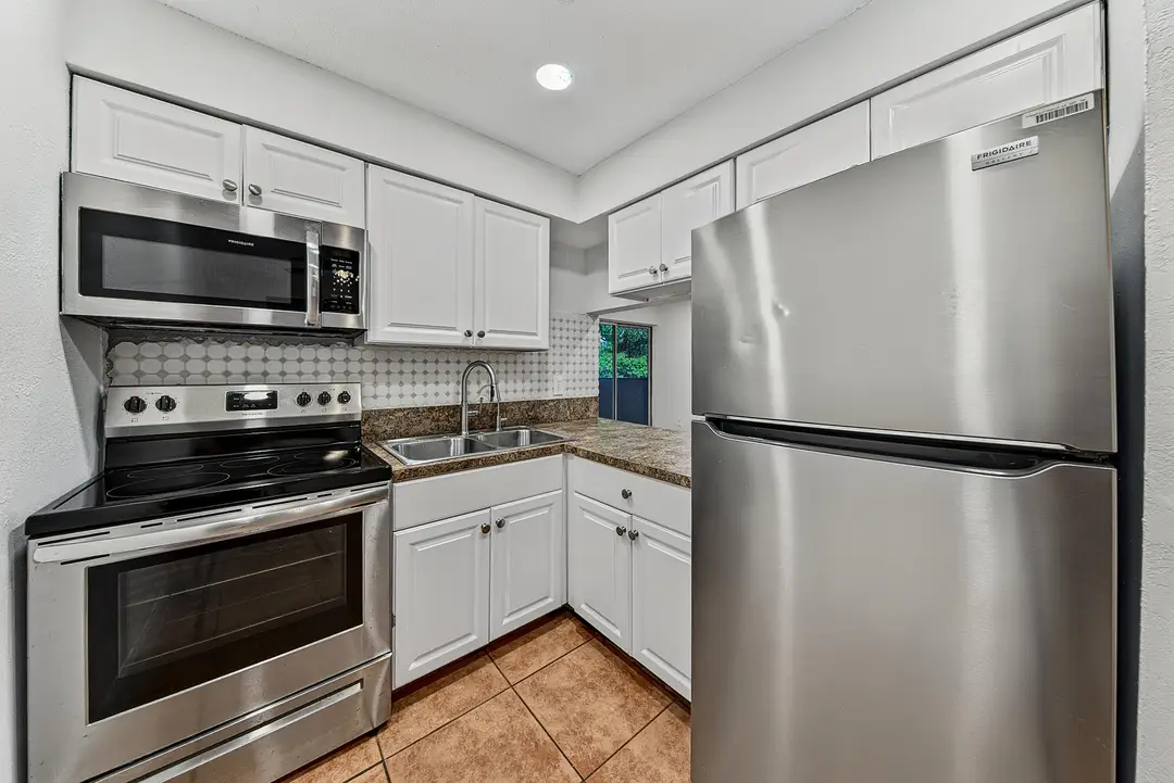 825 SW 10th Street D, Hallandale Beach, FL 33009