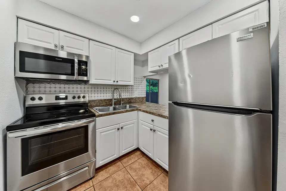 825 SW 10th Street D, Hallandale Beach, FL 33009