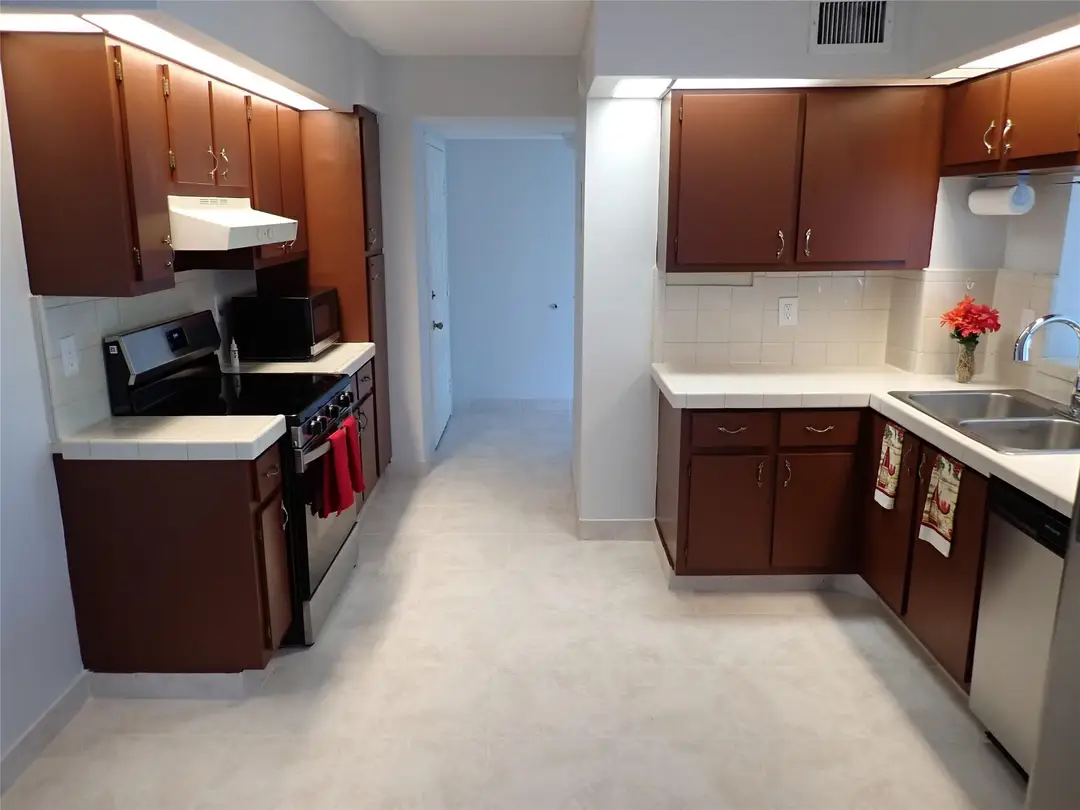 106 Lake Emerald Drive 401, Oakland Park, FL 33309