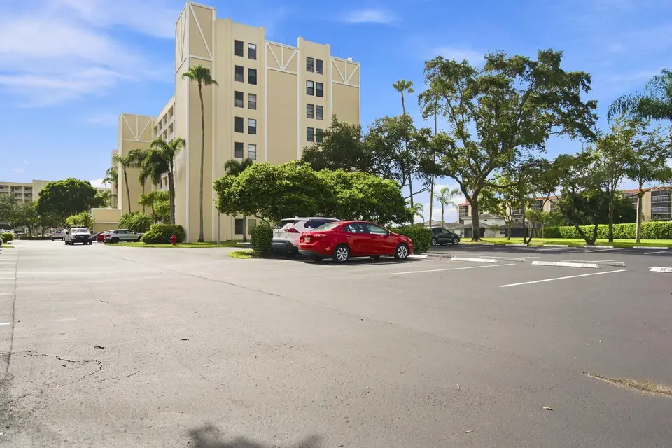 7290 Kinghurst Drive 403, Delray Beach, FL 33446