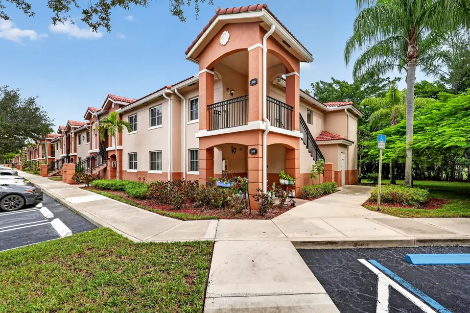 3496 BRIAR BAY Boulevard 206, West Palm Beach, FL 33411