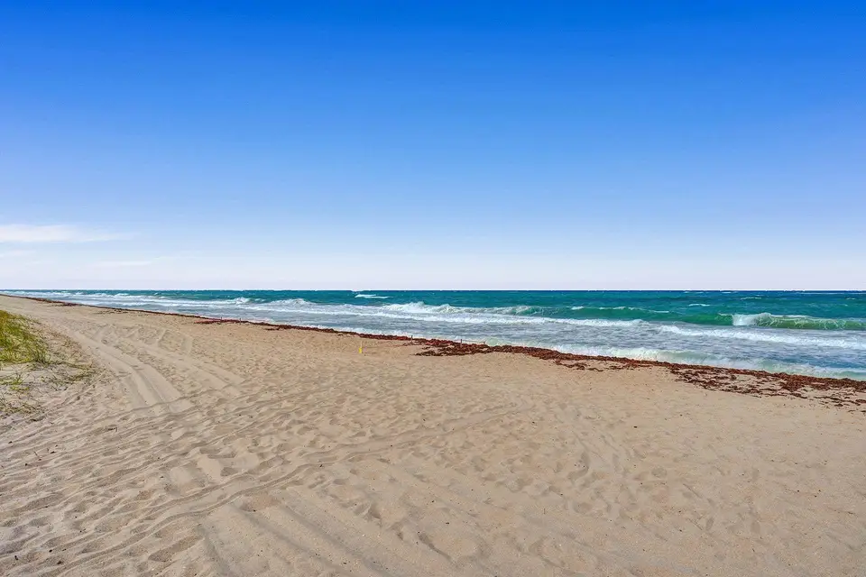 5200 N Ocean Boulevard 304, Lauderdale-By-The-Sea, FL 33308