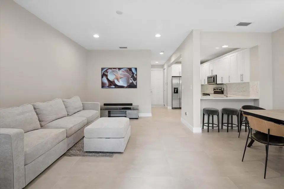 950 Marina Del Ray Lane 4, West Palm Beach, FL 33401