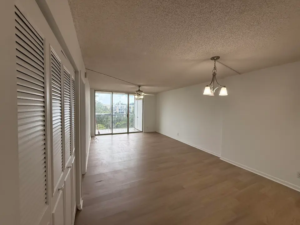 3161 NW 47TH Terrace 402, Lauderdale Lakes, FL 33319