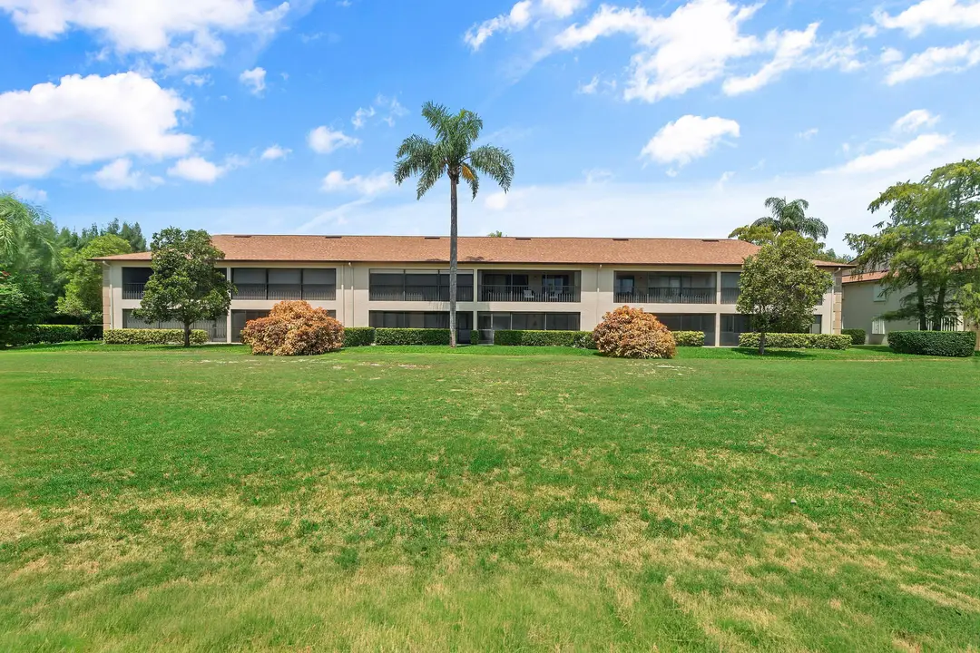 1502 Pinecrest Cr. #102