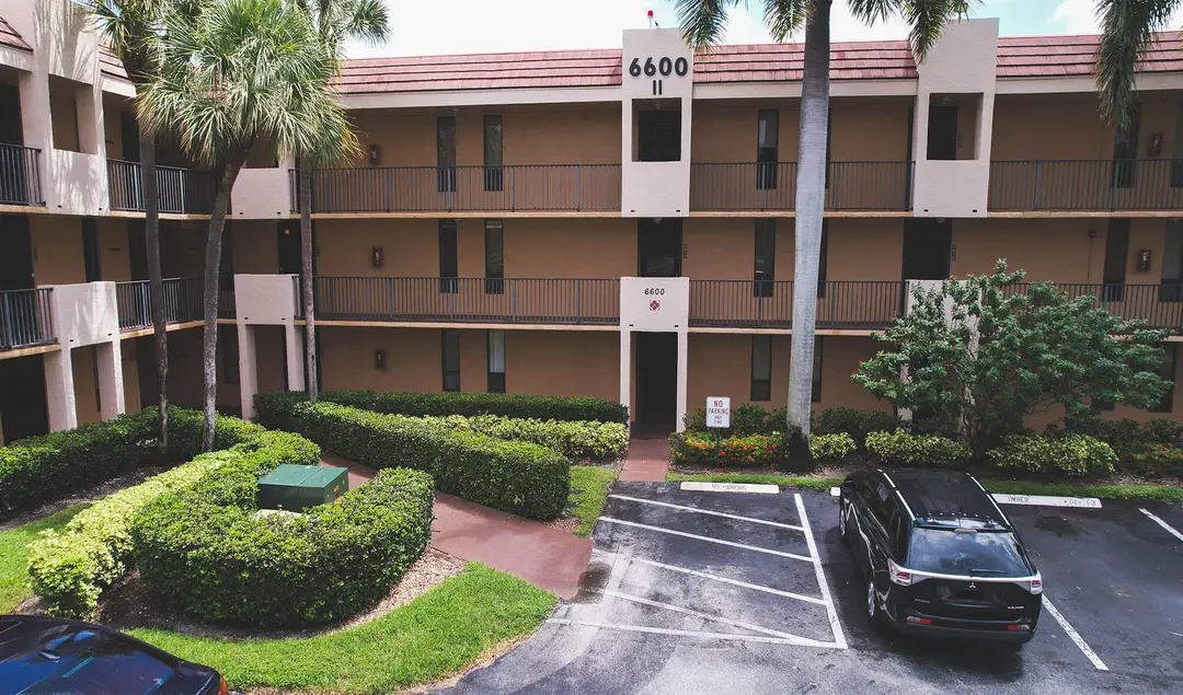 6618 CORAL LAKE Drive 206, Margate, FL 33063