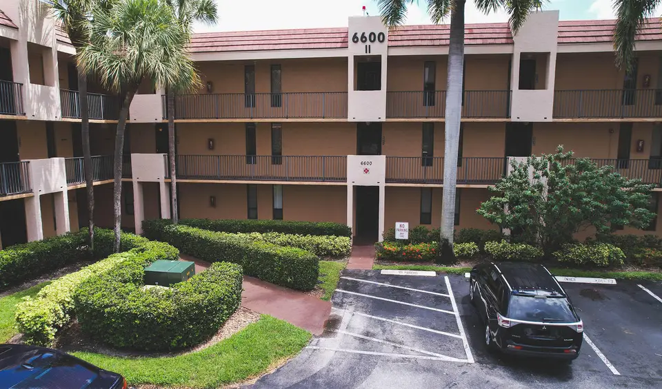 6618 CORAL LAKE Drive 206, Margate, FL 33063