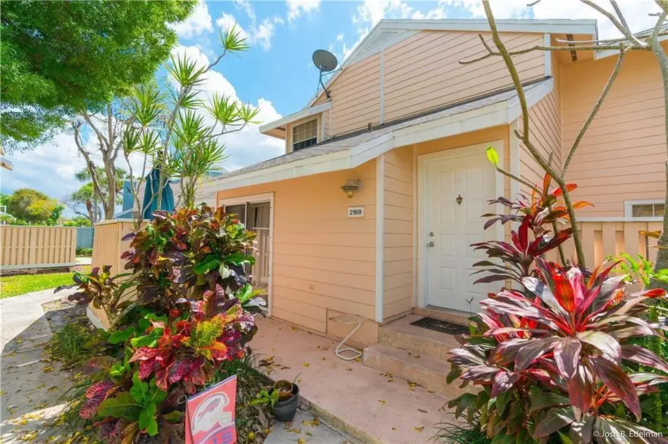 2169 CHAMPIONS Way 2169, North Lauderdale, FL 33068