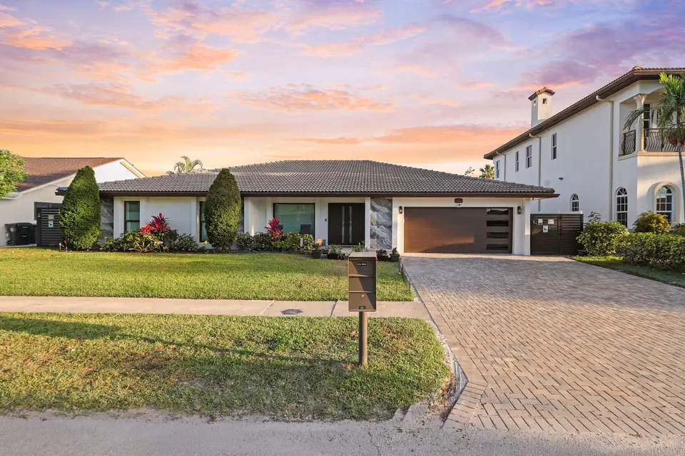2820 NE 47th Street, Lighthouse Point, FL 33064