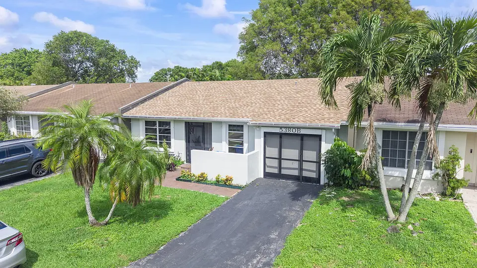 5380 LAKEWOOD Circle S B, Margate, FL 33063