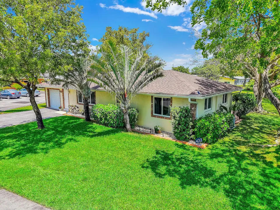 432 SW NATURA Avenue, Deerfield Beach, FL 33441